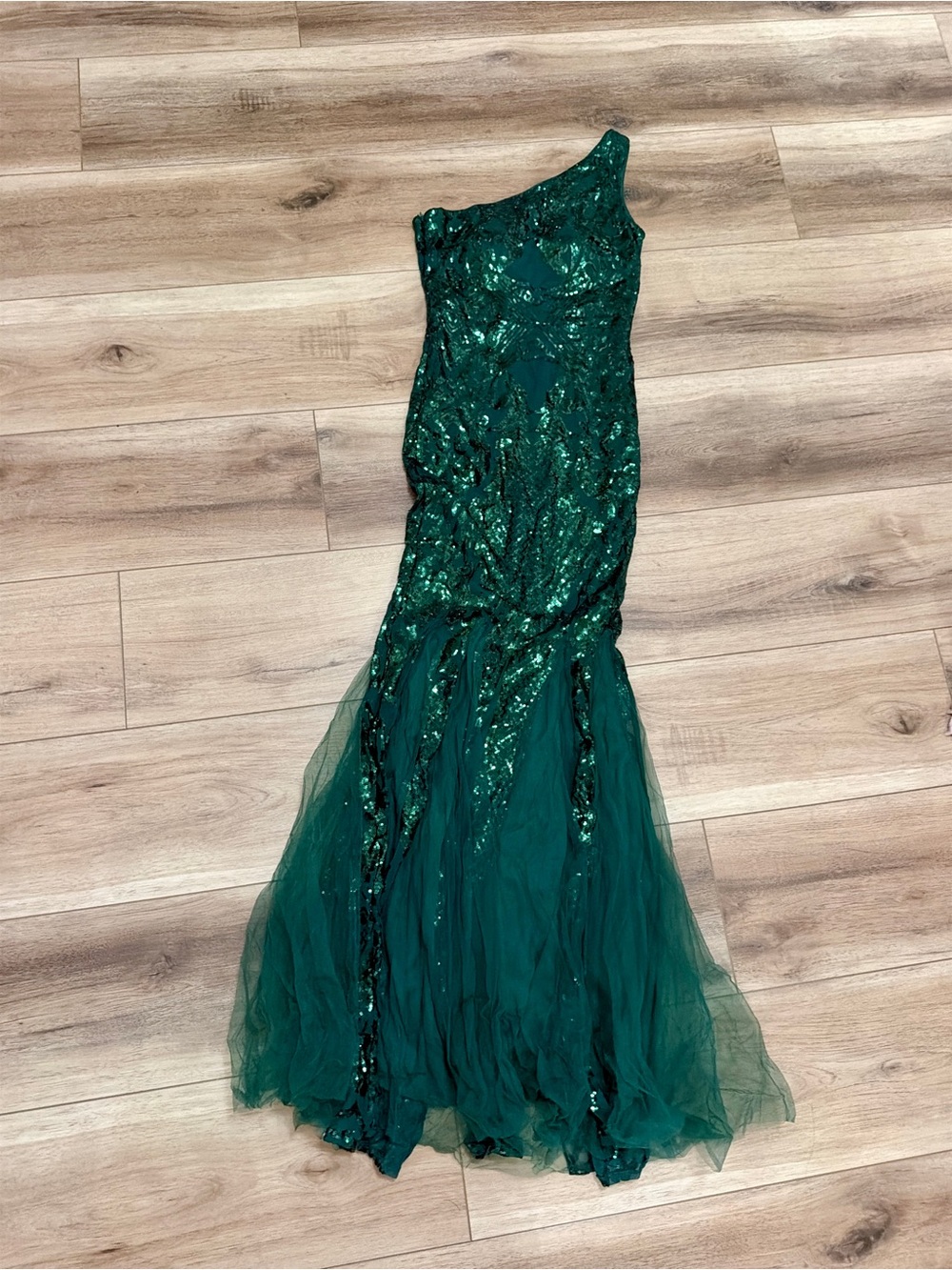 One-Shoulder Emerald Sequin Mermaid Gown